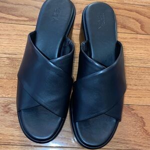 Nordstrom Woman’s Black Slide in sandals shoes size US 9 M NWOB Block Platform